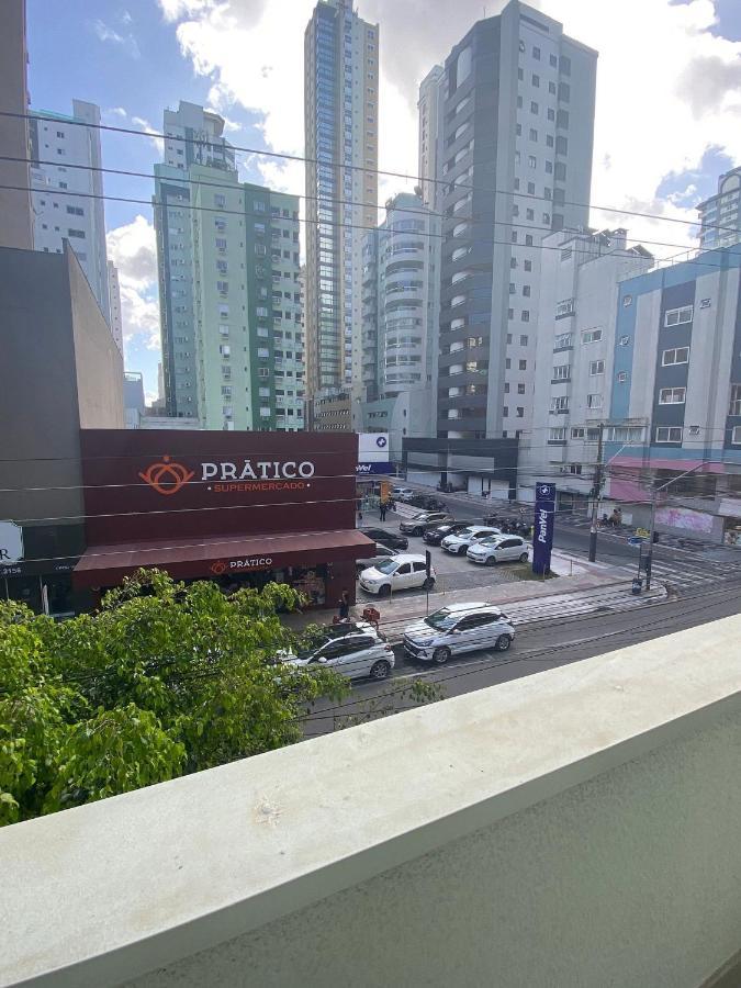 Apartamento 2 dormitórios e sacada 80 mts do mar Balneário Camboriú Exterior foto